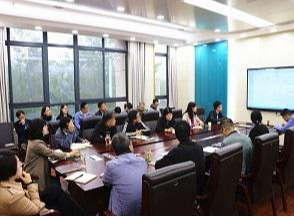 我院党委召开中心组学习扩大会议