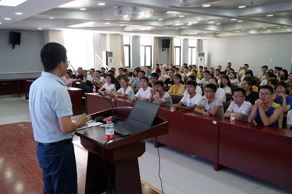 我院举行2019级新生开学典礼